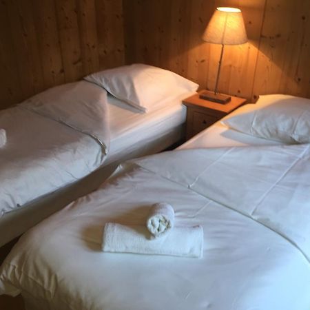 Hotel Les Combelles Chatel Bagian luar foto