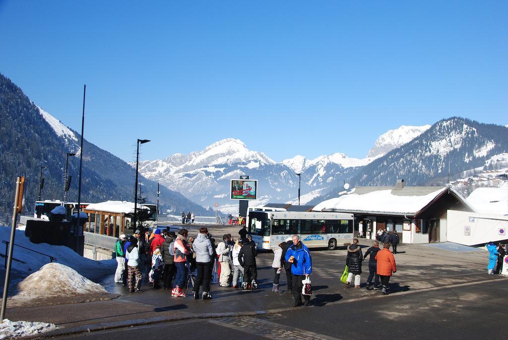 Hotel Les Combelles Chatel Bagian luar foto