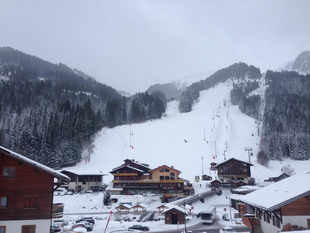 Hotel Les Combelles Chatel Bagian luar foto