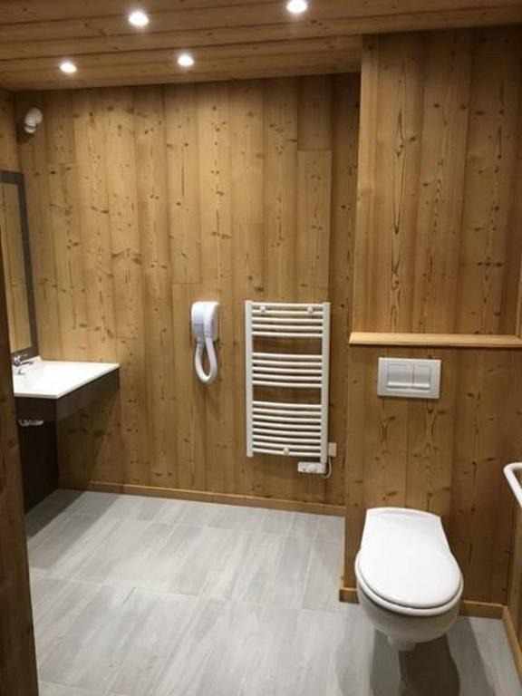 Hotel Les Combelles Chatel Bagian luar foto