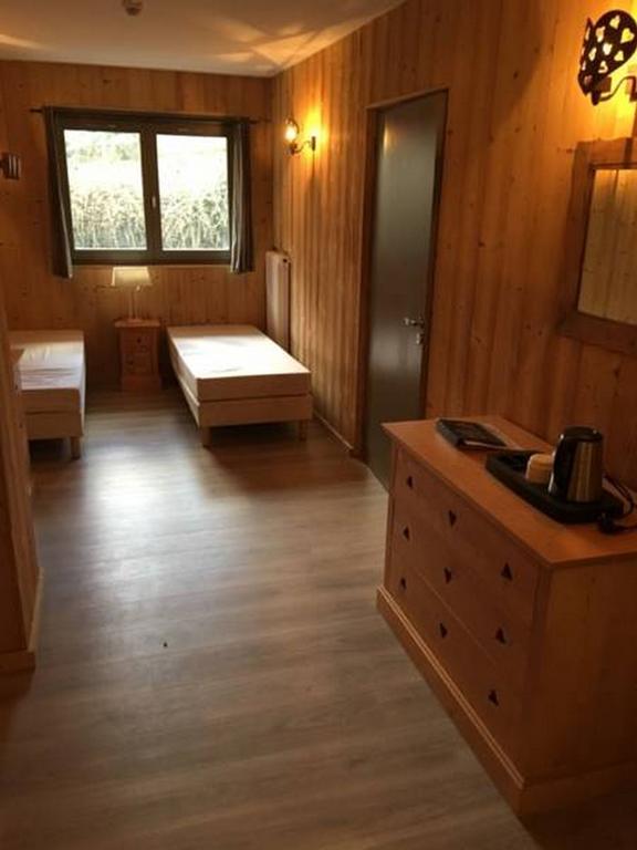 Hotel Les Combelles Chatel Bagian luar foto