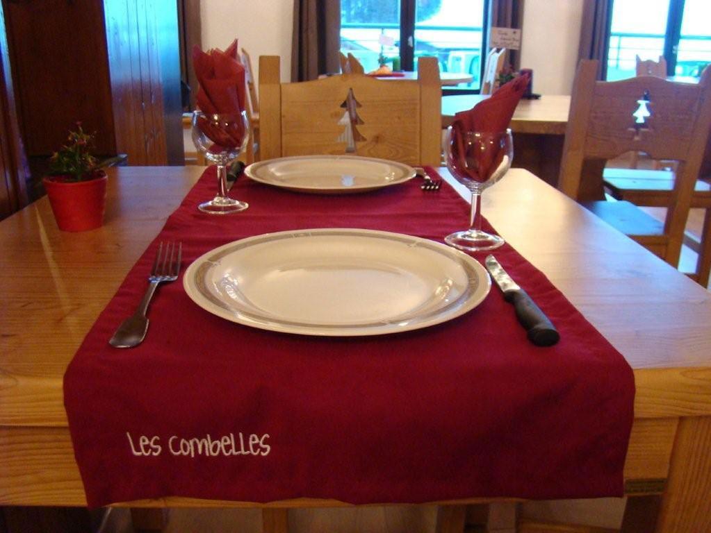 Hotel Les Combelles Chatel Bagian luar foto