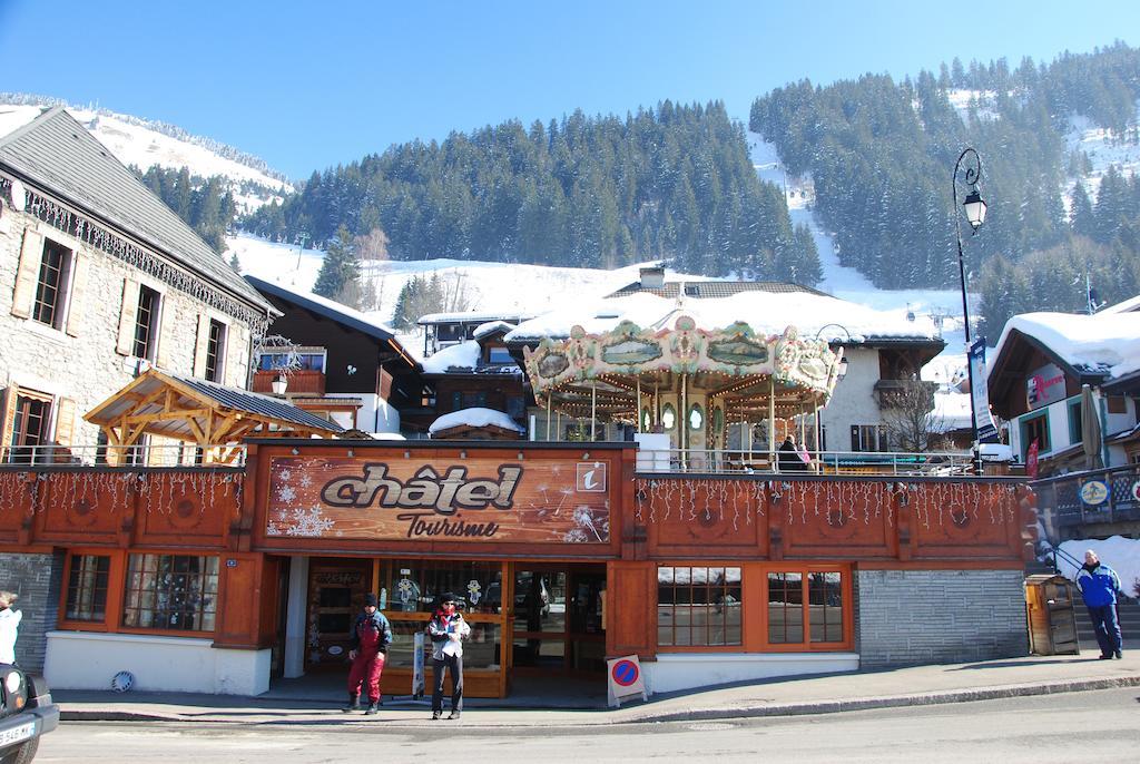 Hotel Les Combelles Chatel Bagian luar foto