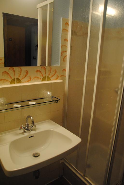 Hotel Les Combelles Chatel Ruang foto