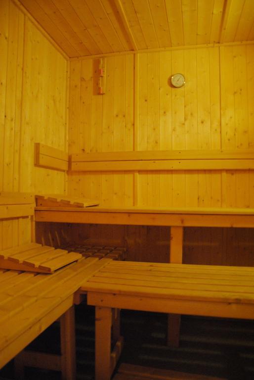 Hotel Les Combelles Chatel Bagian luar foto
