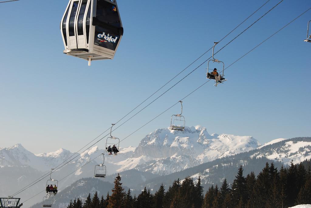 Hotel Les Combelles Chatel Bagian luar foto