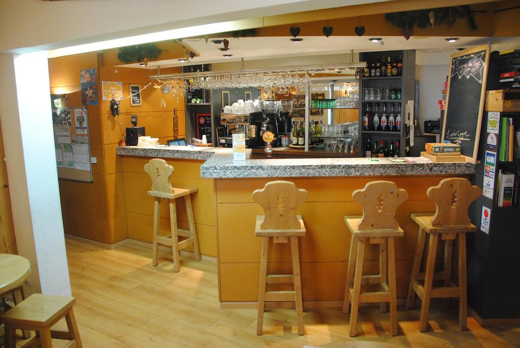 Hotel Les Combelles Chatel Bagian luar foto