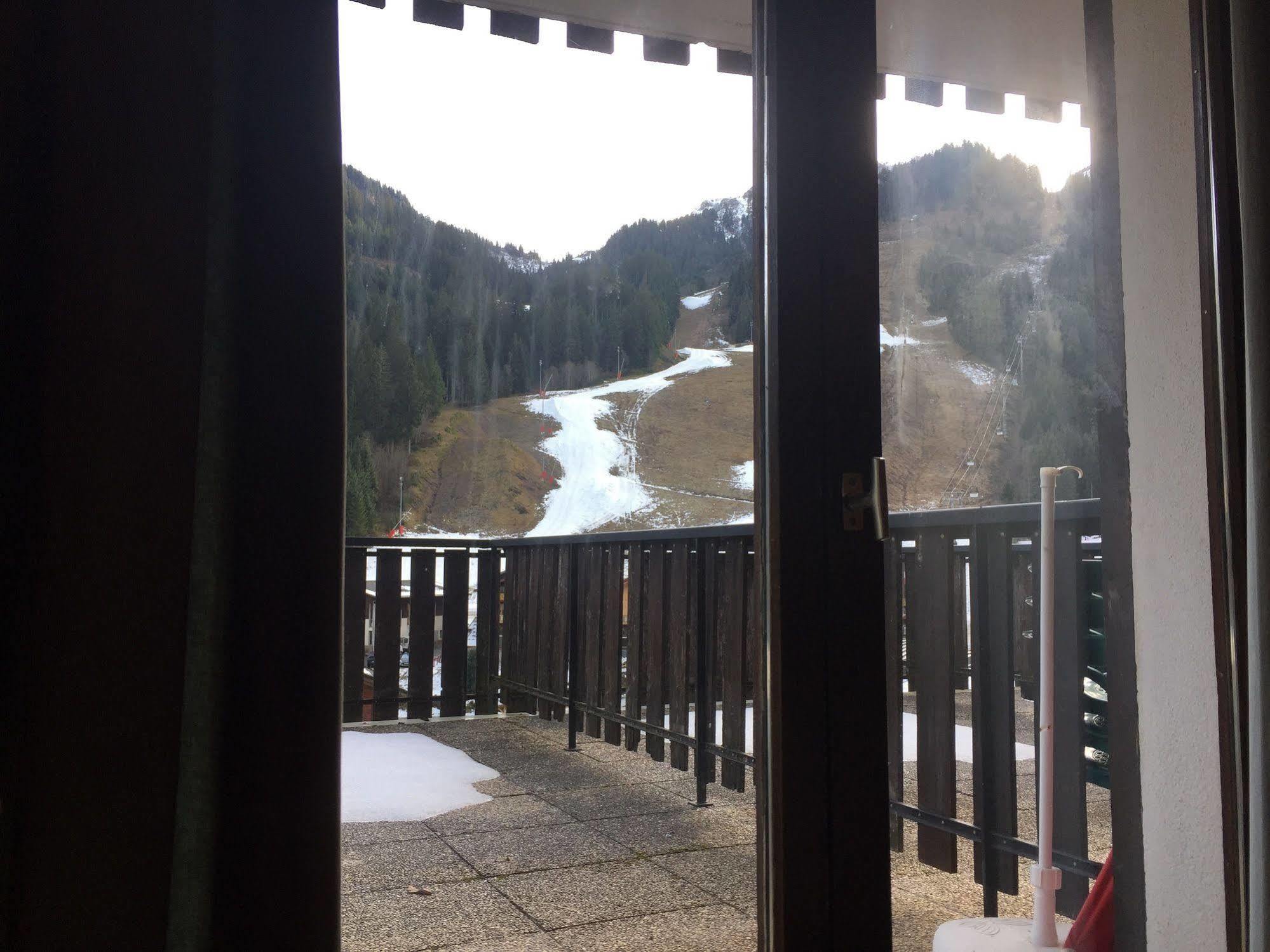 Hotel Les Combelles Chatel Bagian luar foto