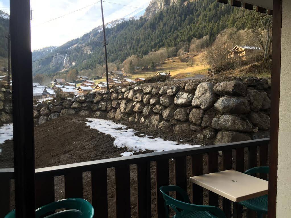 Hotel Les Combelles Chatel Bagian luar foto